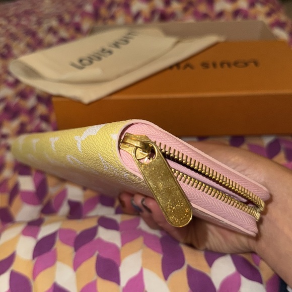 Authentic LOUIS VUITTON Zippy wallet LV by the Pool canvas Pink Yellow - Picture 10 of 16